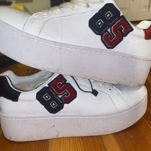 Tommy Hilfiger white low top sneakers